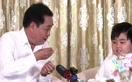 Hành động ẩn ý của đại gia Dũng 'lò vôi' khi hơi cúi đầu nói xin phép với con trai 9 tuổi trước mặt nhiều người