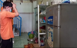 Hai chị em mất cha mẹ vì Covid-19, tạm lấy bàn học làm bàn thờ: 'Trung thu này em chẳng còn ba mẹ cắt bánh cùng'