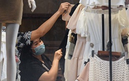 Hà Nội: Phố thời trang, nội thất mở cửa công khai dù chưa được phép