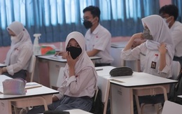 Hàng ngàn học sinh và giáo viên Indonesia mắc Covid-19 sau khi quay trở lại trường học