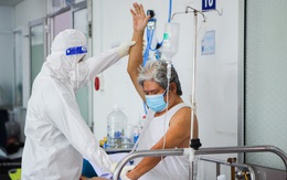 Lớp tập cai máy thở, tập đi và sự hồi phục kỳ diệu của những bệnh nhân mắc Covid-19 nặng