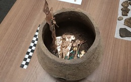 Tìm thấy bình gốm đầy đá quý trong ngôi đền ở Colombia