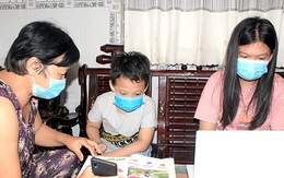 Ba mẹ cùng qua đời vì Covid-19, bé trai 7 tuổi ngơ ngác hỏi chị gái: 'Ba mẹ sao lâu quá không về?'