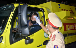 2 lái xe mắc Covid-19 khiến Chủ tịch thị xã và huyện bị phê bình 'lơ là chống dịch'