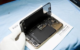 Hình ảnh 'mổ bụng' chiếc iPhone 13 Pro Max đầu tiên tại Việt Nam, bên trong chiếc smartphone xịn xò này có gì?