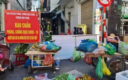 Tiểu thương tràn xuống vỉa hè lập chợ cóc giữa trung tâm TP Đà Nẵng