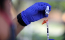 Tin rằng đã mắc Covid-19 thì cơ thể sẽ tự tạo miễn dịch tự nhiên, hàng trăm triệu người Mỹ không chịu tiêm vắc-xin