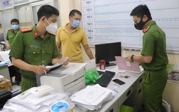 Bắt giam cán bộ phường dàn xếp, thu tiền tiêm vắc xin ngừa COVID-19