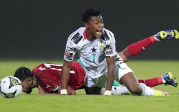 Bị biến thành "gã hề", cầu thủ ở cúp châu Phi 2021 điên tiết lao vào húc khiến đối thủ ngã sấp mặt