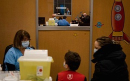 Canada: Mất quyền gặp con vì chưa tiêm vắc xin COVID-19