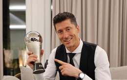 Vợ vắng nhà, cầu thủ hay nhất thế giới giúp con gái làm đẹp bằng... máy hút bụi!