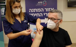 Giáo sư hàng đầu của Anh: Tiêm 4 mũi vaccine trị COVID-19 không phù hợp