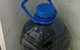 Nữ bác sĩ vừa sợ vừa xúc động khi được tặng... một bình xăng