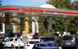 Nhiều người dân Pháp "không thể đổ xăng": Hơn 1/4 trạm xăng không còn xăng để bán