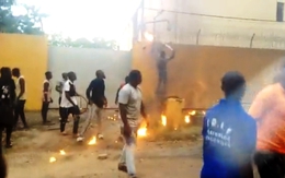 Người biểu tình bao vây Đại sứ quán Pháp tại Burkina Faso