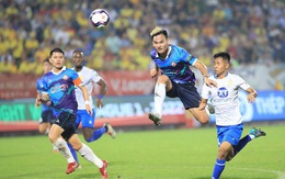 Cú bắt tay đầy bất ngờ mang niềm vui cho người hâm mộ bóng đá Việt Nam