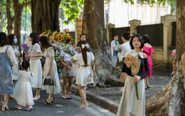 Hàng trăm người đổ về phố Phan Đình Phùng ''săn nắng'' mùa thu Hà Nội