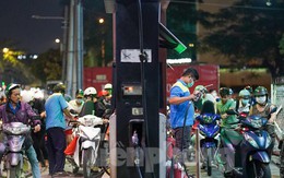 Người dân TPHCM lại quay cuồng trong ma trận ‘hết xăng, còn dầu’