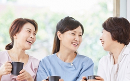 Vô tình nghe cuộc nói chuyện của mẹ chồng và chị dâu mà tôi lặng người