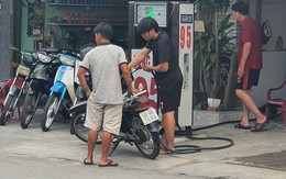 Cây xăng tự phát mọc khắp nơi, trang bị cả... trụ bơm điện tử