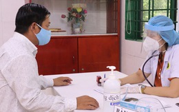 Bị ho sau nhiễm COVID-19 khi trời lạnh, có vắc xin nào bảo vệ lá phổi?