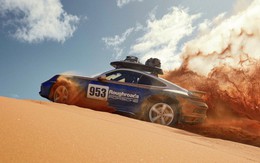 Porsche 911 Dakar ra mắt: Xe sang của nhà giàu thích nghịch cát