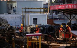 Trung Quốc: COVID-19 tiếp tục căng, kinh tế gặp khó