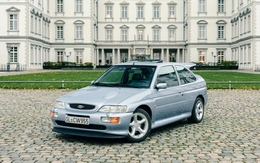 Cận cảnh chiếc Ford Escort RS Cosworth cuối cùng đang được bán đấu giá ở Anh