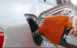 Cho bạn gái đi nhờ xe rồi chia đôi tiền xăng, chàng trai bị đòi chia tay