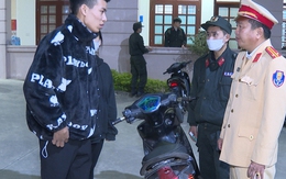 Cảnh sát vây bắt hơn 100 thanh, thiếu niên đi xe máy lạng lách, đánh võng