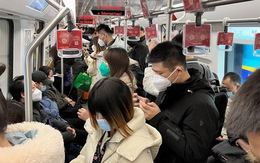 Dân Thượng Hải, Bắc Kinh chen chúc đi làm bất chấp COVID-19