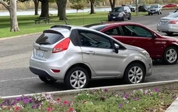 Ford Fiesta ngắn và kỳ cục nhất thế giới: Xe thật nhưng trông như ghép Photoshop