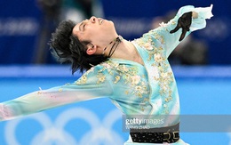 Đứng lên sau cú ngã, Yuzuru Hanyu tạm vươn lên vị trí đầu bảng nội dung trượt băng đơn nam Olympic Bắc Kinh 2022