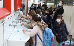 Các nước bắt đầu dỡ bỏ các biện pháp hạn chế Covid-19, nhiều chuyên gia lo ngại