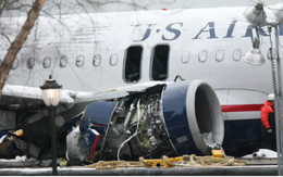 Điều gì xảy ra khi máy bay hạ cánh khẩn cấp?