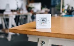 Anh phát triển thiết bị cảnh báo lây nhiễm COVID-19 tại trường học và công sở