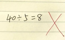 Bài toán Tiểu học 40 : 5 = 8 bị cô giáo gạch sai, người mẹ "nổi đóa" đến chất vấn thì nhận về lời giải thích gây ngỡ ngàng