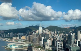 Trung tâm tài chính Hong Kong 'rung chuyển' vì chảy máu chất xám do COVID-19