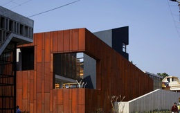 Đại gia mua đứt 3 mảnh đất liền kề, xây tường cao 3,6m che chắn cho căn biệt phủ tráng lệ: Yên tĩnh tuyệt đối, không một tạp âm