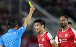 Bùi Tiến Dũng nhận thẻ vàng vì phản ứng trọng tài khi Viettel mất phạt đền