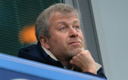 Roman Abramovich ngậm ngùi bán lại Chelsea vì gặp khó khăn về tài chính?