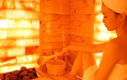 Người bệnh COVID-19 không xông hơi toàn thân, không bôi dầu cao xoa