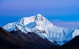 Đỉnh Everest mất đi lớp băng hình thành trong 2.000 năm trong chưa đầy 3 thập kỷ