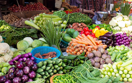 2 ngày nghỉ Tết cuối: Giá rau xanh, thực phẩm tươi sống tại Hà Nội giảm mạnh