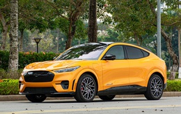 Soi Ford Mustang Mach-E GT đầu tiên tại Việt Nam: SUV thể thao chạy điện cho dân chơi trong thời kỳ xăng tăng giá