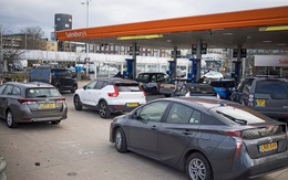 Xăng đắt đỏ, số vụ lái xe Anh bỏ chạy sau khi đổ xăng tăng 215%