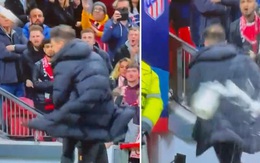 Cay cú vì đội nhà thua trận, fan MU tới tấp ném cốc nước vào Simeone