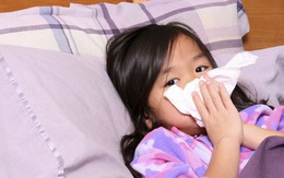 Trẻ khò khè và ho nhiều đờm do COVID-19: Cách xử trí đúng mà cha mẹ cần biết