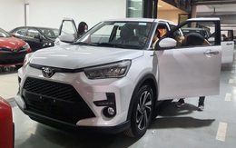 Loạt xe Toyota rục rịch tăng giá hàng chục triệu, khách hoang mang tính 'quay xe', bỏ cọc