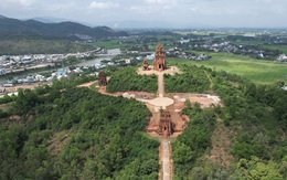 Tôn tạo tháp Bánh Ít ở Bình Định: Giám đốc sở ký nhiều văn bản "lạ"